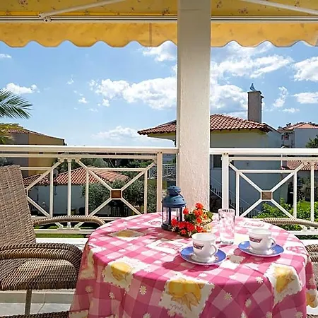 מלון Anastasia's House 3*