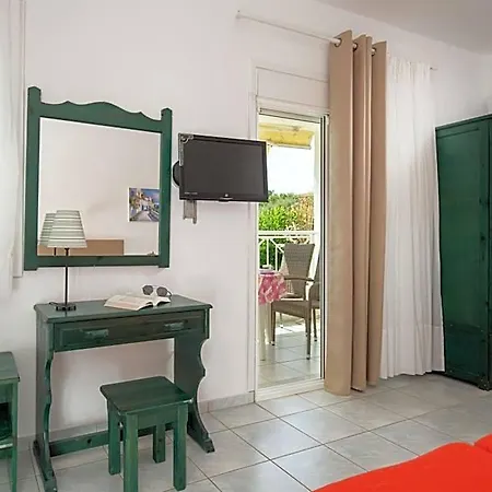 מלון Anastasia's House 3*