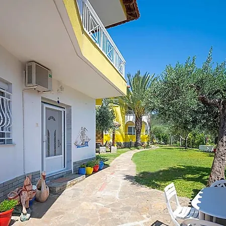 מלון Anastasia's House 3*